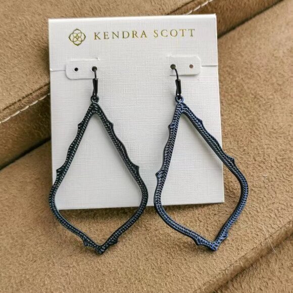 Kendra Scott Stud Earrings - Picture 1 of 3